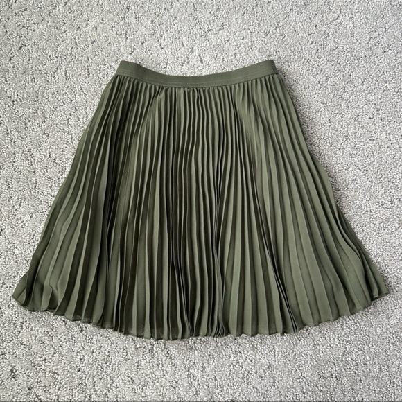 Hollister Pleated A-Line Mini Skirt Skater Preppy Olive Green Skirt XS EUC - Picture 4 of 6